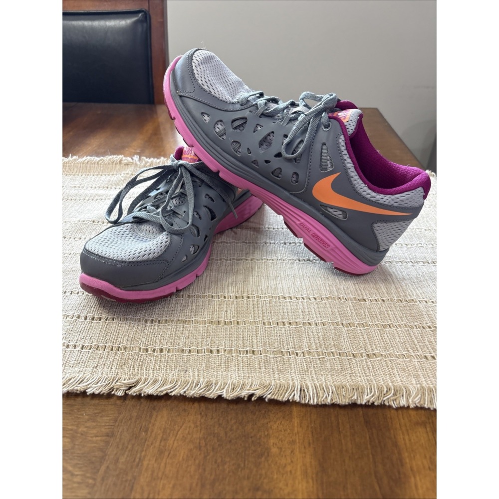 Size 8.5 - Nike Dual Fusion ST 2 Grey Pink